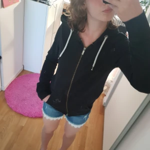 A zip-up black basic hoodie - A black zip-up hoodie. Its kind of tight on the arm but still super cute and with a gold ziper💕