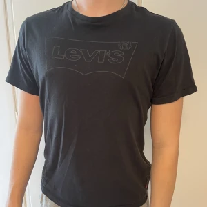 T-shirt - Bra skick.