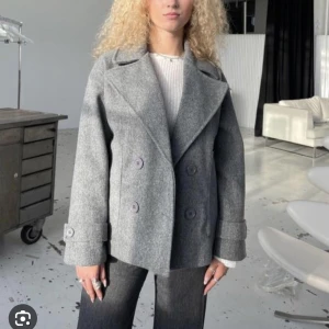 Grå kappa  - Fin kappa från design by si