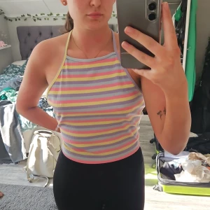 Halterneck topp - Superfin men tyvärr för stor, använd ett fåtal gånger🫶