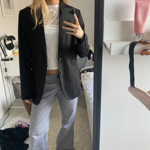 Svart kavaj - Svart snygg kavaj🖤🖤