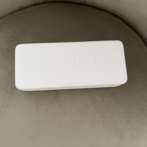 Chimi glasögon i modellen 07 - Super fina chimi glasögon som är i super bra skick förutom en liten skada på själva förpackningen🩷