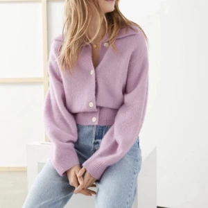 Lila kofta  - Fin sommarkofta från other stories! Endast använd några få gånger, fint skick! Nypris 700 kronor. 