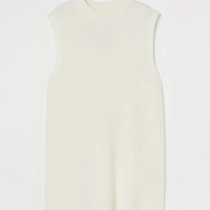 Ribbad sweather west - Oanvänd ribbad sweather west med etiket på i storlek M, finns i Göteborg men kan även frakta den.