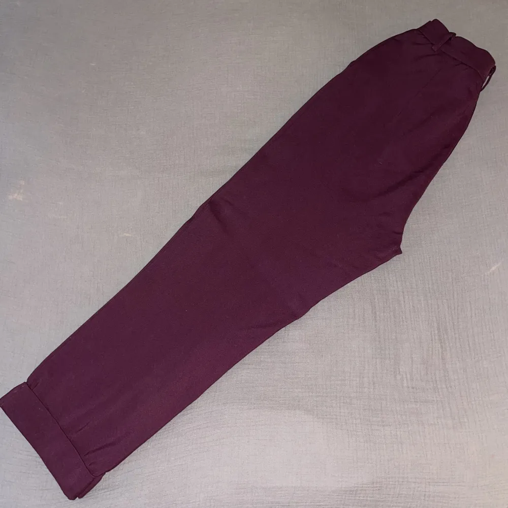 ***price negotiable*** Size: UK 8 / US 4 Colour: Burgundy. Jeans & Byxor.