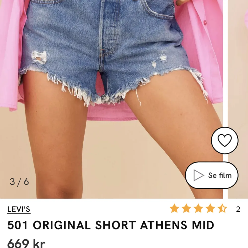 Jag säljer de här sköna shortsen från Levis!  De är väldigt bekväma men de har blivit för små.  Använda fåtal gånger;)  Säg till om du vill ha mera bilder 💕 (Orginalpriset 699/ mitt pris 250). Shorts.