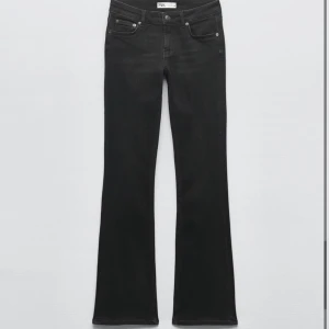 Zara jeans - Low rise boatcut zara jeans från zara. 
