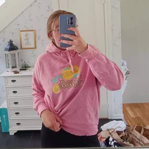 Super mysig och vid rosa hoodie från Svea!!