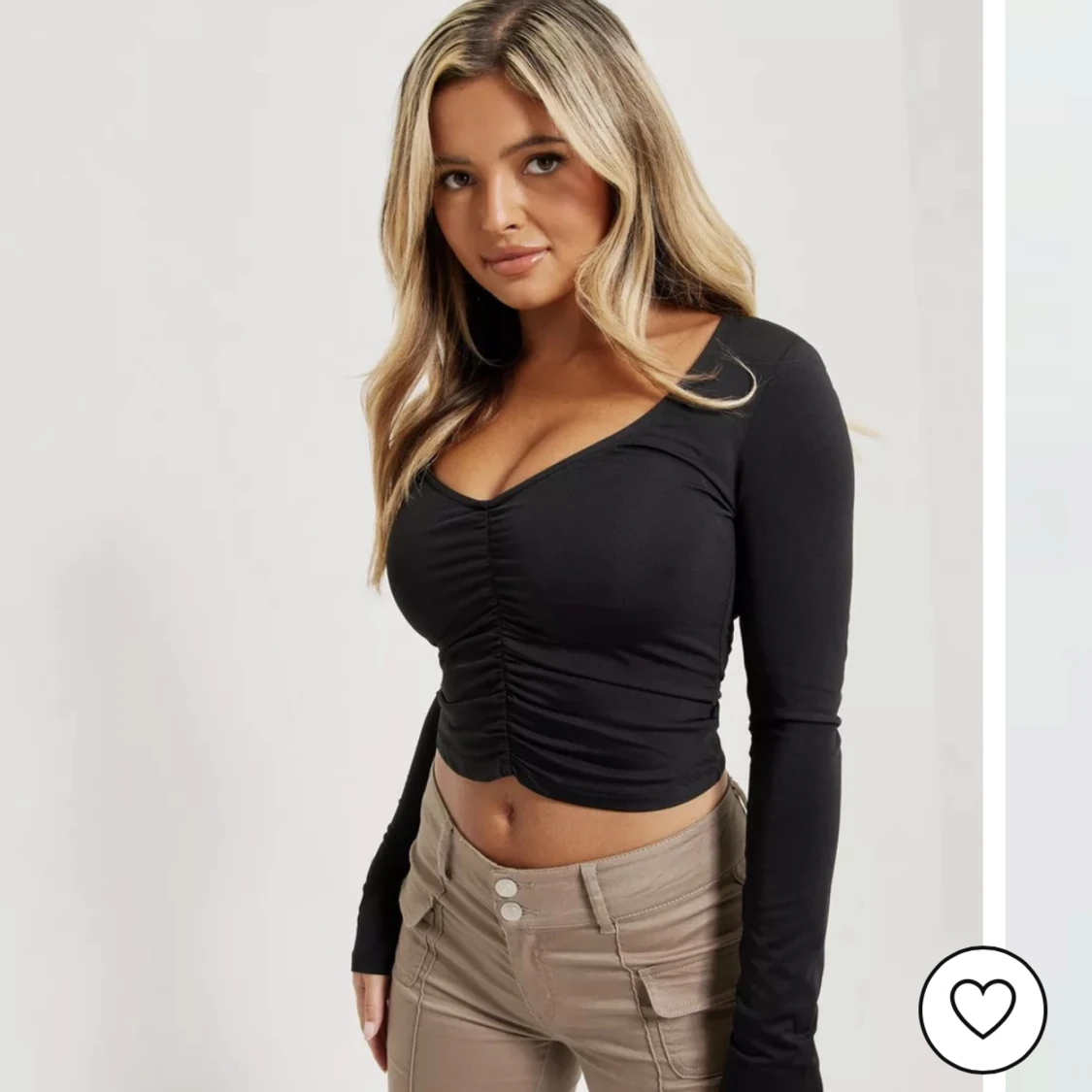 Snygg svart topp från Nelly 