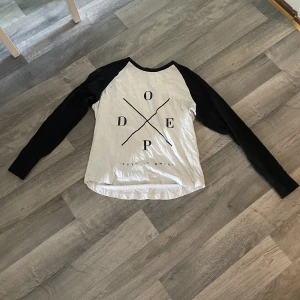 Dope tröja - Säljer min dope tröja som inte kommer till användning, endast använd några få gånger. Passar mig som vanligtvis bär S! 100 kr + frakt!❤️ För fler bilder hör av dig