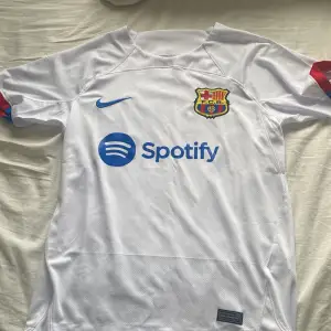F.C. Barcelona tröja i toppskick i storlek S