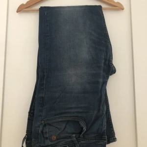Jeans - Nypris ca 400kr knappt använda, 250kr 💛