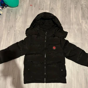 Trapstar Jacka - (Äkta trapstar jacka) haft på mig den ungefär 3 ggr. snabba affär ba kom dm