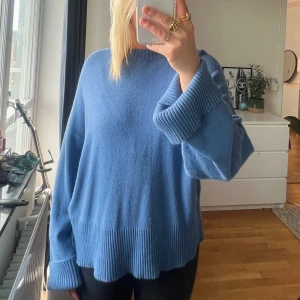 Stickad tröja  - Stickad tröja från LXA, använd fåtal gånger! Säljer pågrund av att jag tycker den inte passar mig! ❣️