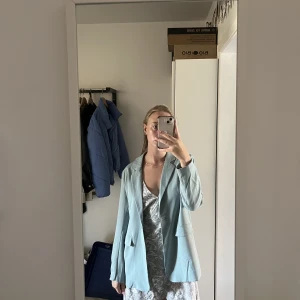 Blazer - Mintgrön/ blå färg på blazer
