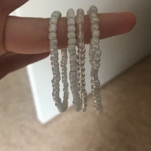 Armband - Armband 8st, 5 kr st, eller alla för 30
