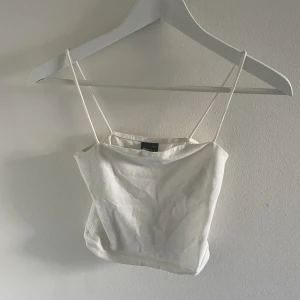 Linne - Snyggt basic linne från Gina! Knappt använd så i väldigt fint skick