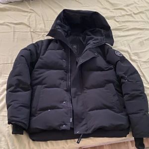 Canada goose jacka  - Säljs pågrund av att den inte används  Storlek m (Kopia)