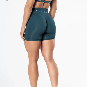 Relode shorts - Helt nya shorts från relode, stl xs. Med scrunch. Väldigt stretchiga så de rekommenderas att gå ner en storlek.   Jag har normalt S/M