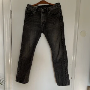 Levis Jeans 551 - Levis jeans i storlek 31/32 med fint skick. Dm för info.