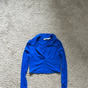 Tröja - En snygg tröja från NA-KD som tyvärr inte kommer till användning. 