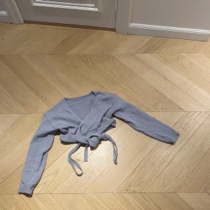  Stickad ballerina rop  -  Jag köpte den för 3månader sen knappast andvänd bra skick 