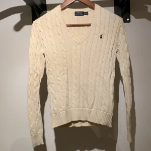 Kabelstickad ralph lauren tröja - Schysst kabelstickad ralph lauren pike. Varm och snygg nu till vintern