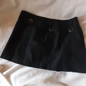 Oanvänd kjol - Storlek L Nyskick, aldrig använd.
