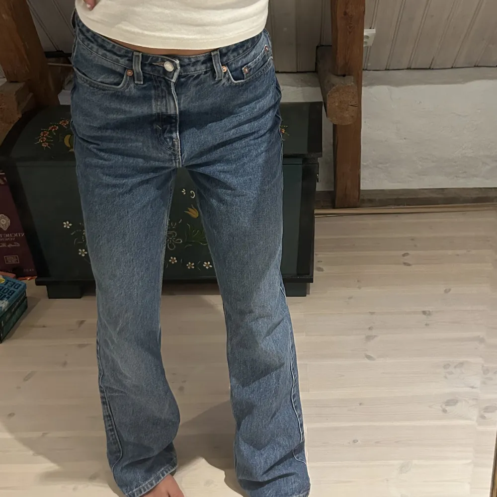 Jeans från weekday i modellen rowe 🫶. Jeans & Byxor.