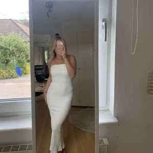 Klänning från Bershka  - Så fin lång tubklänning som jag verkligen gillar!!! Den sitter så fint o är så bekväm😍😍