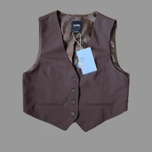 Kostymväst - Brun kostymväst från Pull&Bear. Aldrig använd och prislapp sitter kvar.