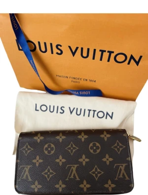 Louis vuitton plånbok - Jättefin och praktisk plånbok från Louis Vuitton med dustbag och kvitto 