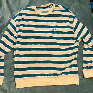 Sweatshirt - Sweatshirt från Asos design Helt ny Storlek M