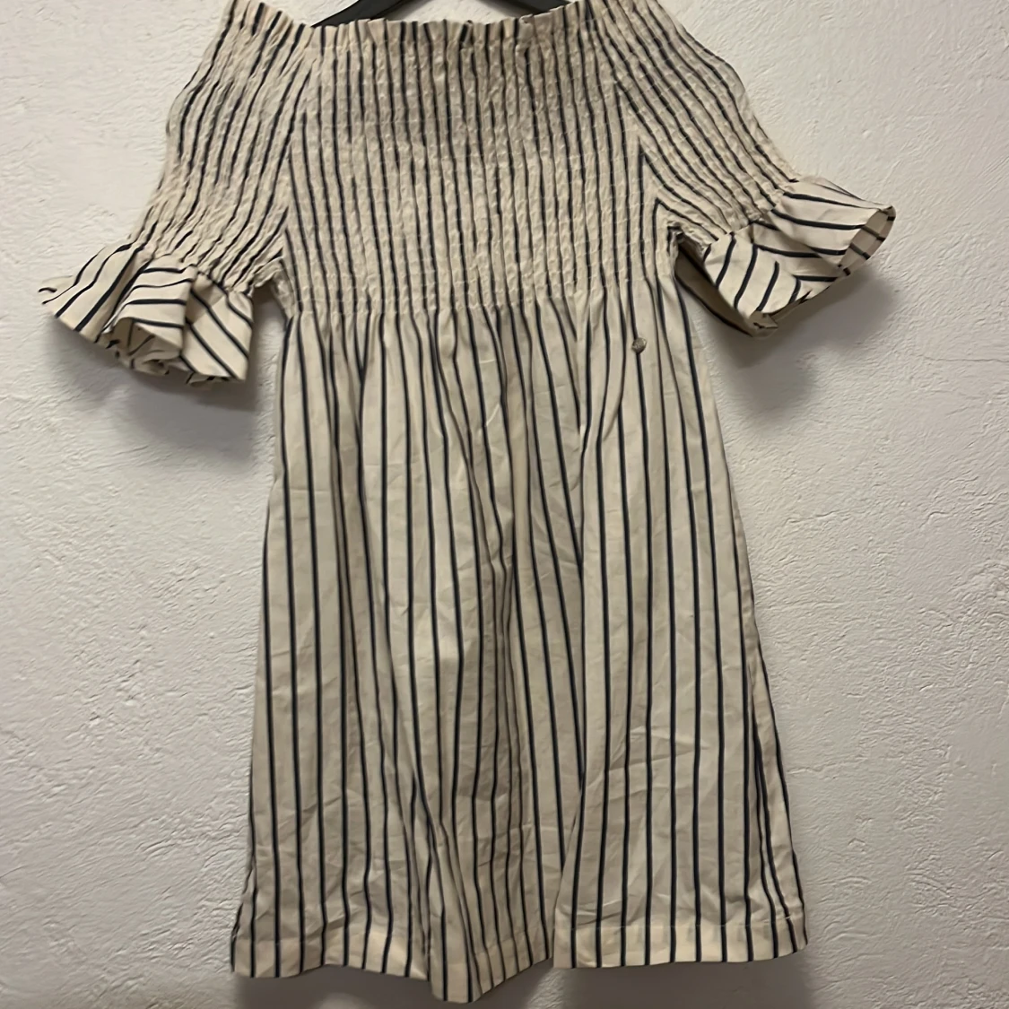 Off shoulder klänning