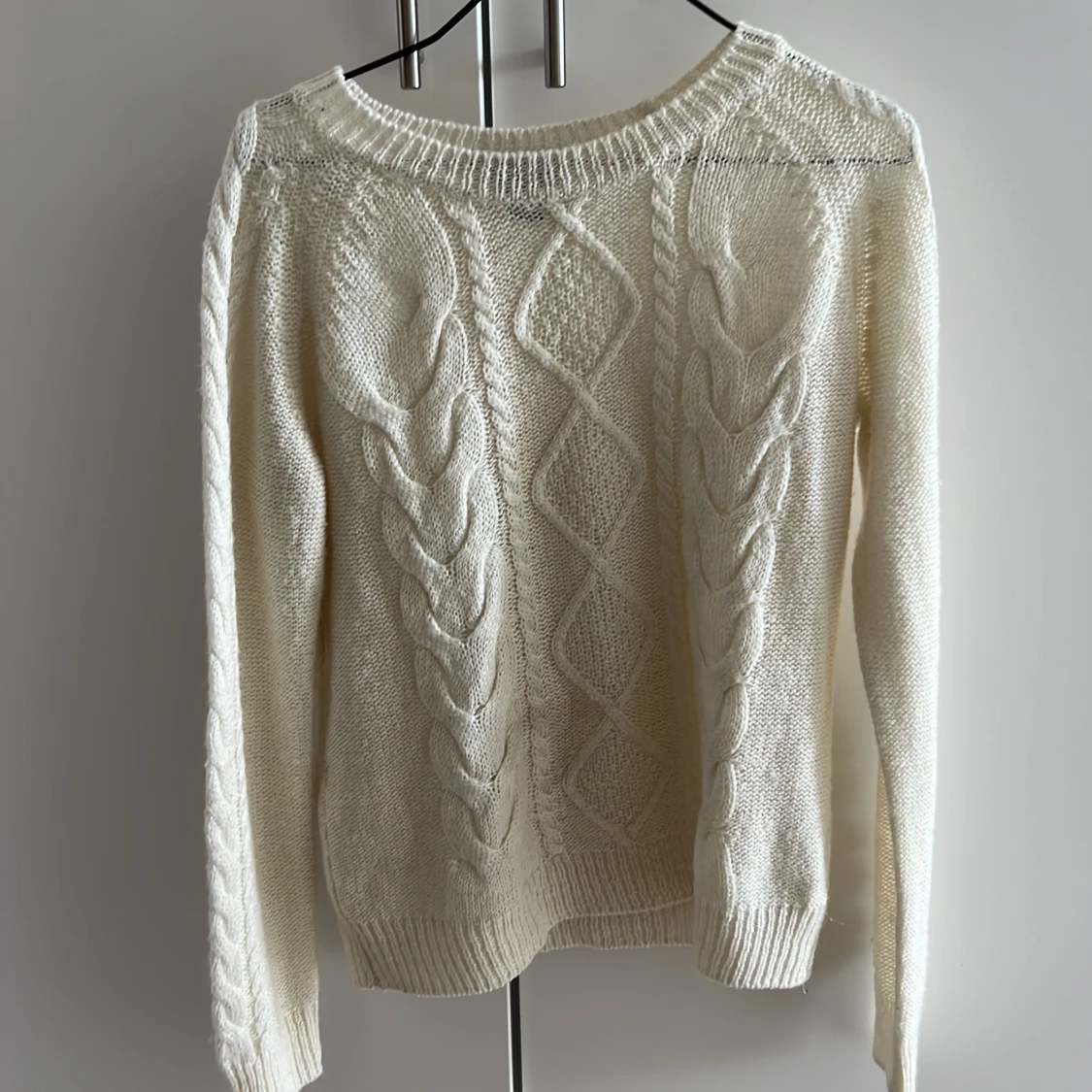 Kabelstickad tröja