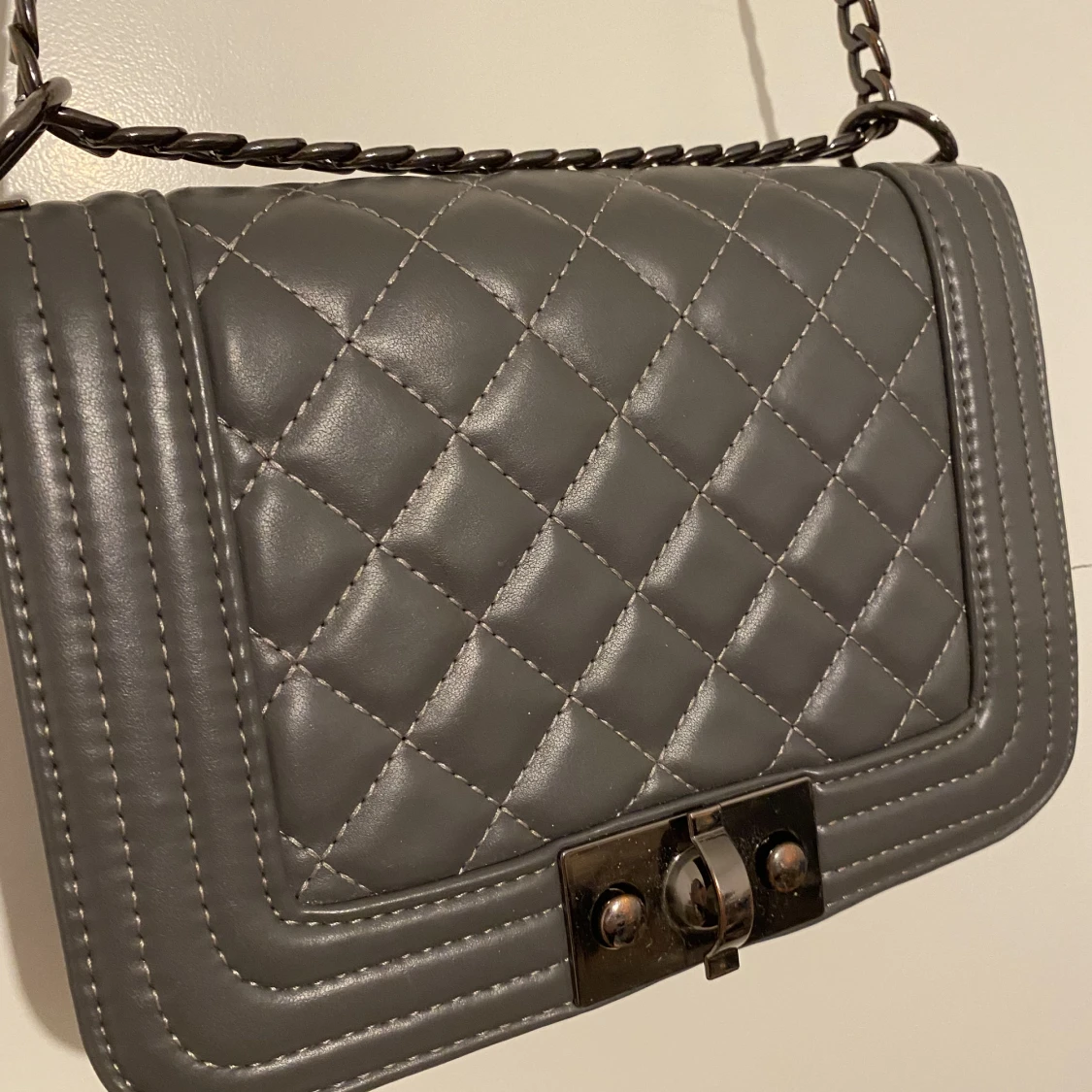 Grå axelväska  - 90