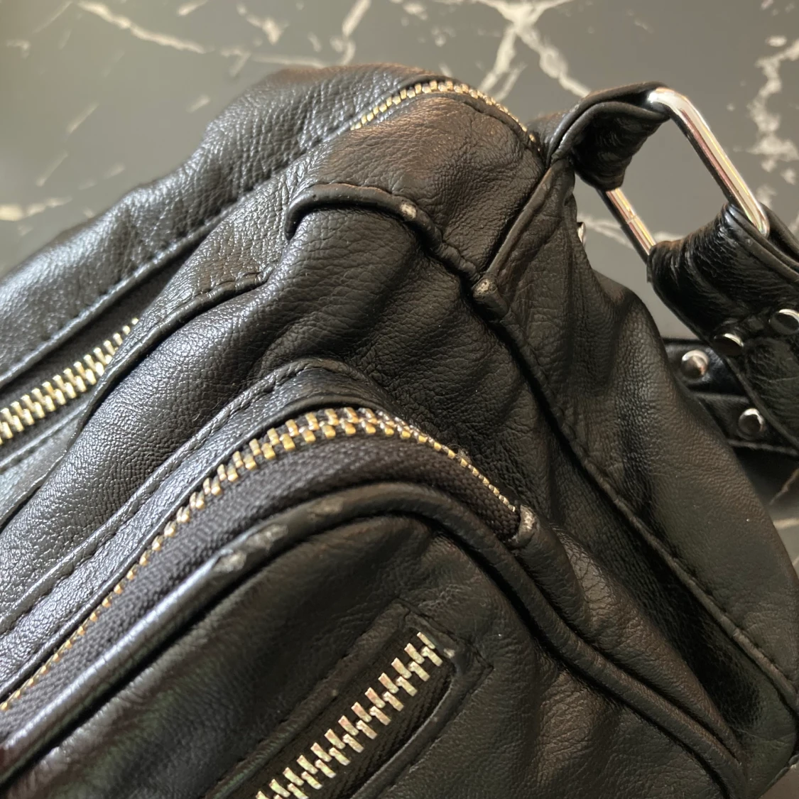 Noella Nunoo Väska Axelremsväska Svart Nitar  - 90