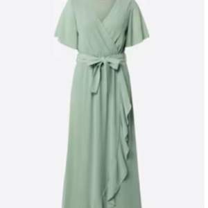 Suuuperfin ljusgrön balklänning från märket ”Sisters Point” (ser lite mörkare ut än vad den är på bild nr 2 & 3). Aldrig använd på grund av köpte en annan. Nypris 699kr