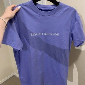 BTS T-shirt - Blå Oversized bts-tshirt☺️ Sparsamt använd. Storlek S om jag inte minns fel, men passar alla!