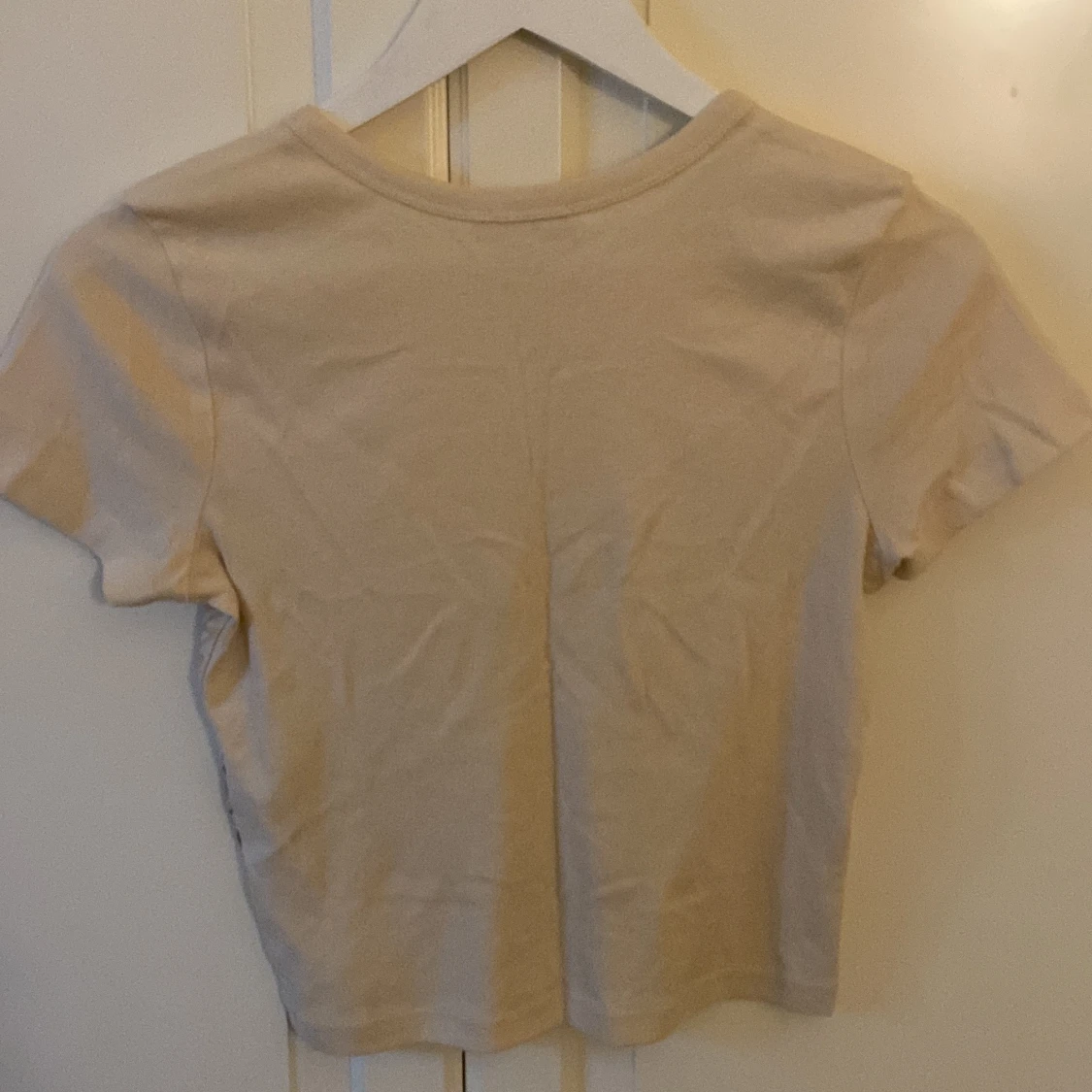  Beige t-shirt med tryck  - 90