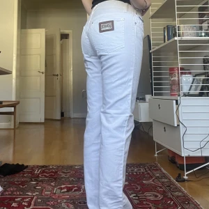 D&G jeans  - Jeans från D&G med lågmidja och raka ben. Storlek 28/32