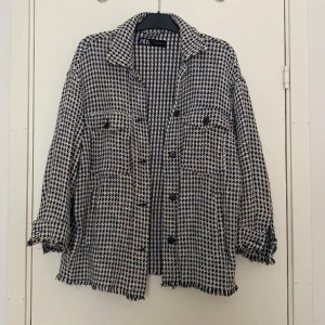 Jacka - Jacka från Zara i fint skick, stor i storlek