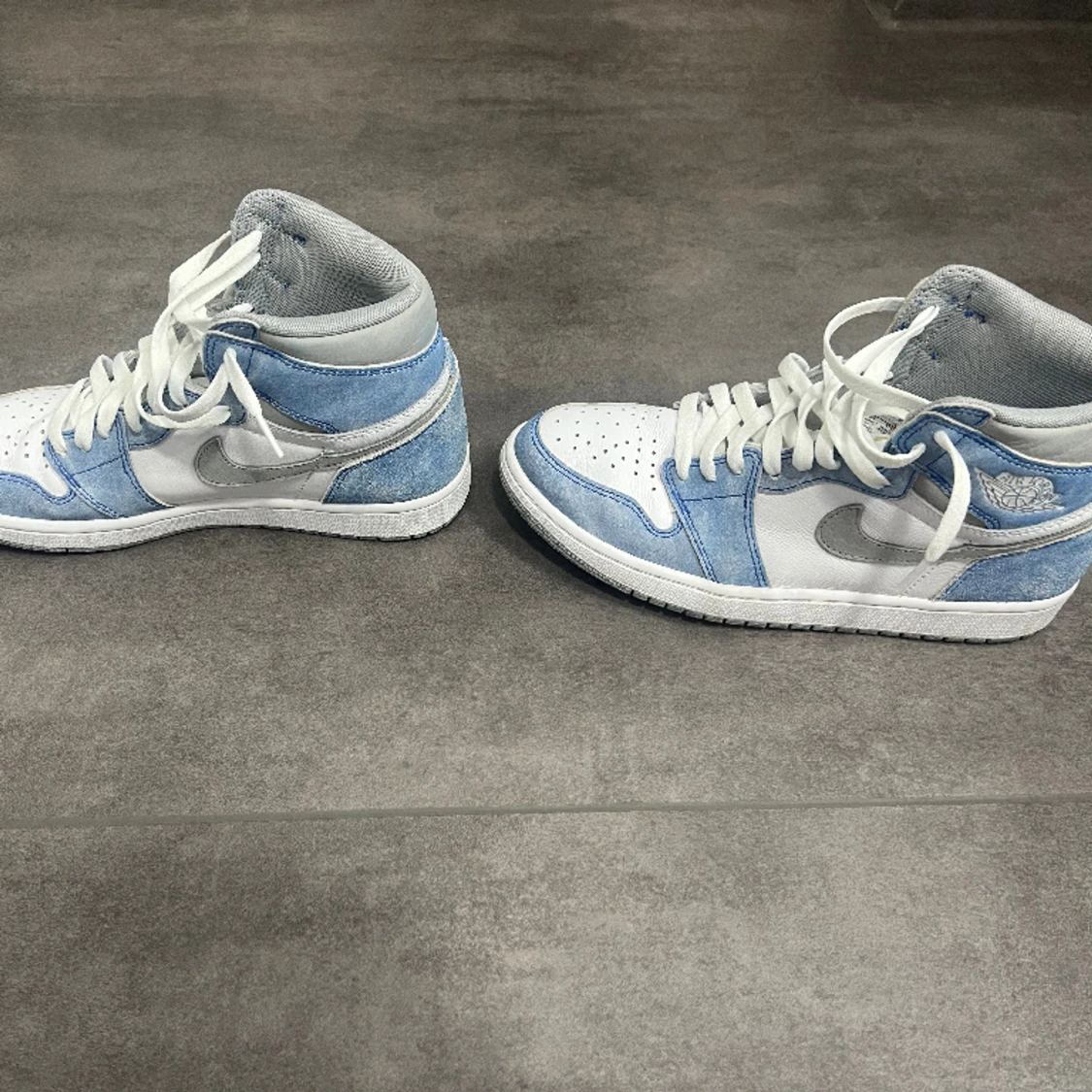 FÖRST TILL KVARN! JORDAN 1 "HYPER ROYAL" HIGH STR 42.5 - 90