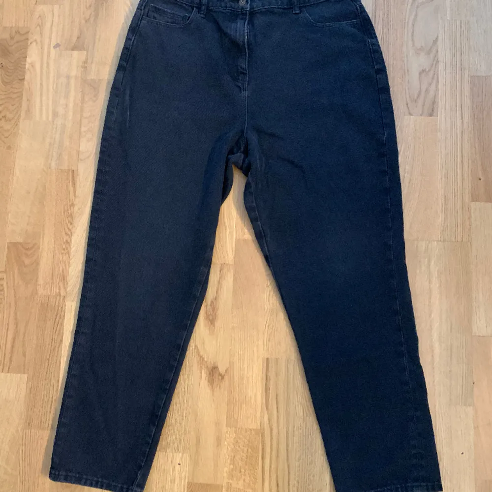 De har blivit små för mig, storlek 34/32 modell mom jeans . Jeans & Byxor.