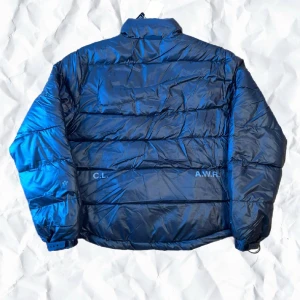 Nike & Drake Nocta Puffer Jacket - Nike & Drake Nocta Pufferjacka samarbete. Skicket är 10/10, ny. Köpte den för 5400kr. Mer information, bilder och prisdiskussion i dm.  ✔️ Äkta ✔️
