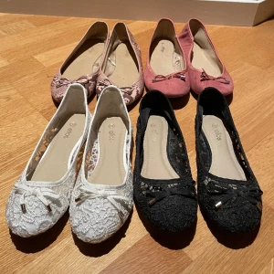 Ballerinaskor - Söta ballerinaskor i olika färger/ mönster.  60kr st, 240kr för alla. Pris kan diskuteras 