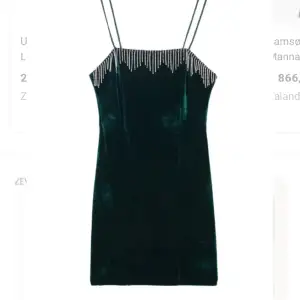 Mörkgrön klänning från zara perfekt till nyår, aldirg använd med prislapp💚