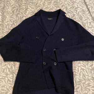 Zara dubbelknäppt blazer - Zara dubbelknäppt blazer Stolek: M Skick: 7/10 ✅