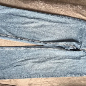 Monki jeans - Jeans från Monki, storlek 25