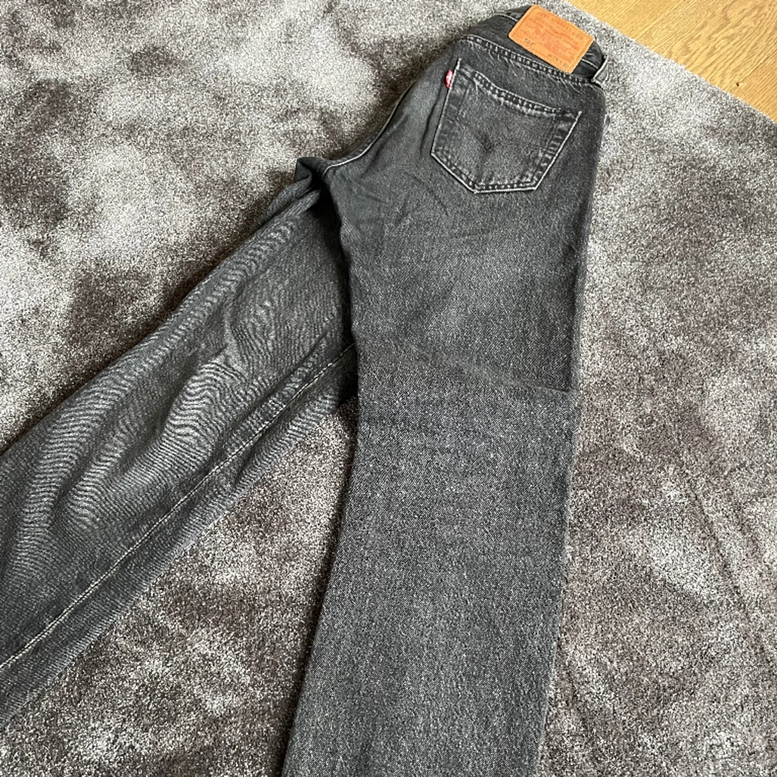 Mörkgrå Levis jeans  - 91